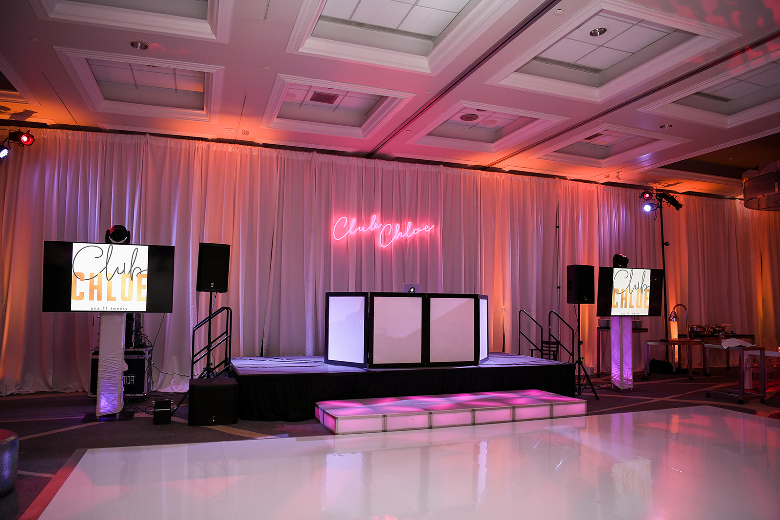 Club Chloe Bat Mitzvah at Hyatt Regency Bethesda | Pop Color Events | Adding a Pop of Color to Bar & Bat Mitzvahs in DC, MD & VA | Photo by: Ana Isabel Photography