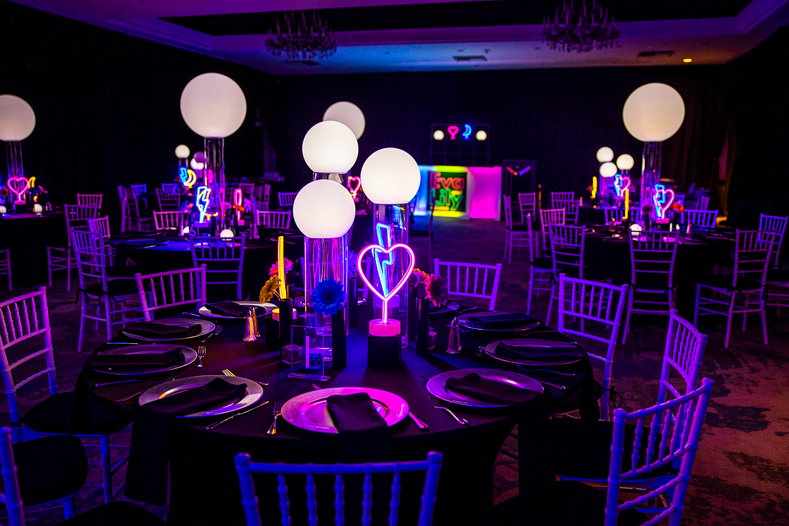Glow Bat Mitzvah Party | Pop Color Events | Adding a Pop of Color to Bar & Bat Mitzvahs in DC, MD & VA | Photo by: Ana Isabel Photography