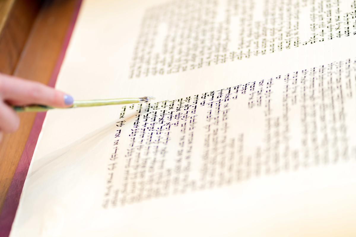 Reading Torah | Pop Color Events | Adding a Pop of Color to Bar & Bat Mitzvahs in DC, MD & VA | Photo by: Michael Temchine