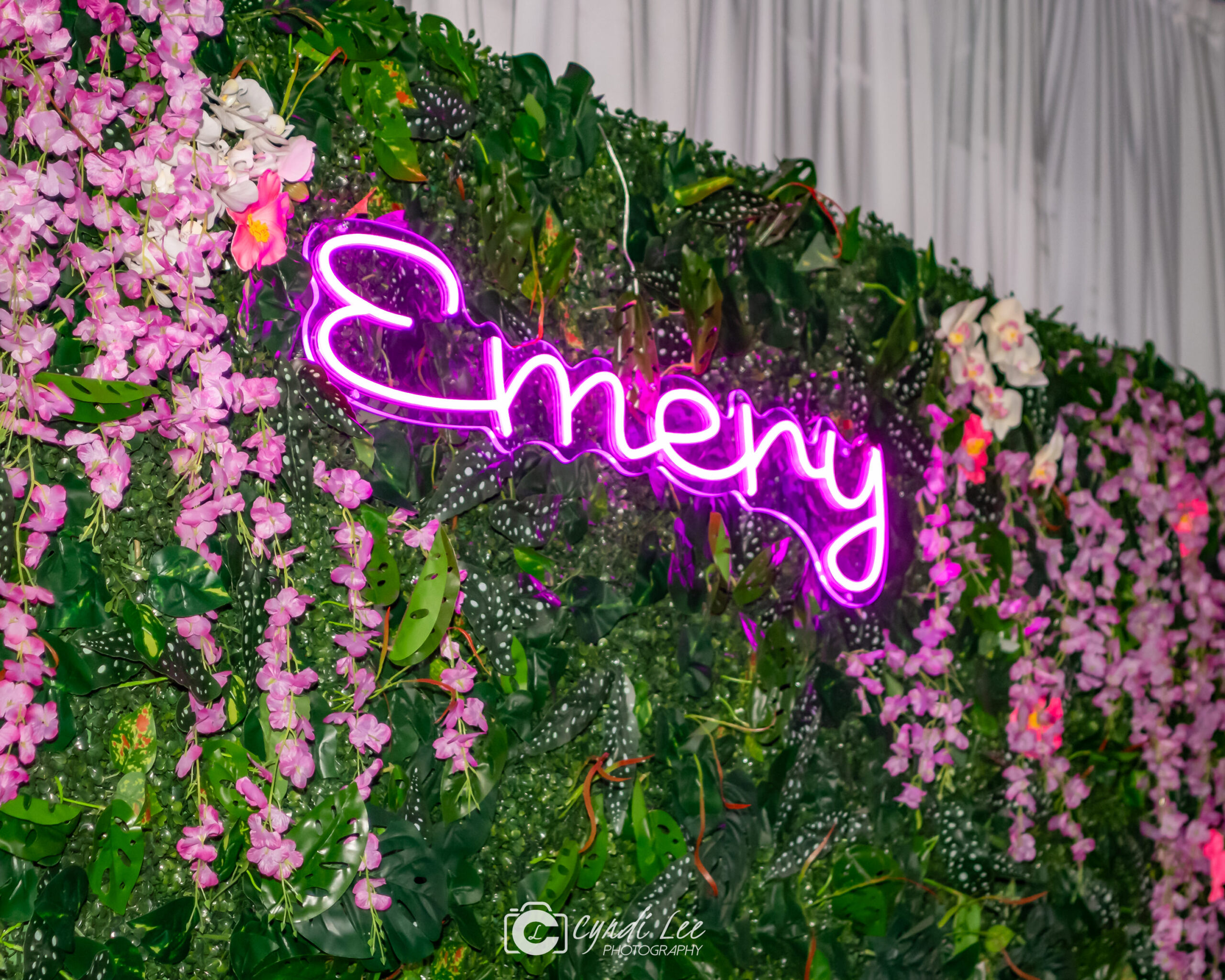 Backdrop at Emery's Tropical Bat Mitzvah Party at The Renegade in Arlington, VA | Pop Color Events | Adding a Pop of Color to Bar & Bat Mitzvahs in DC, MD & VA | Photo by: Cyndi Lee Photography